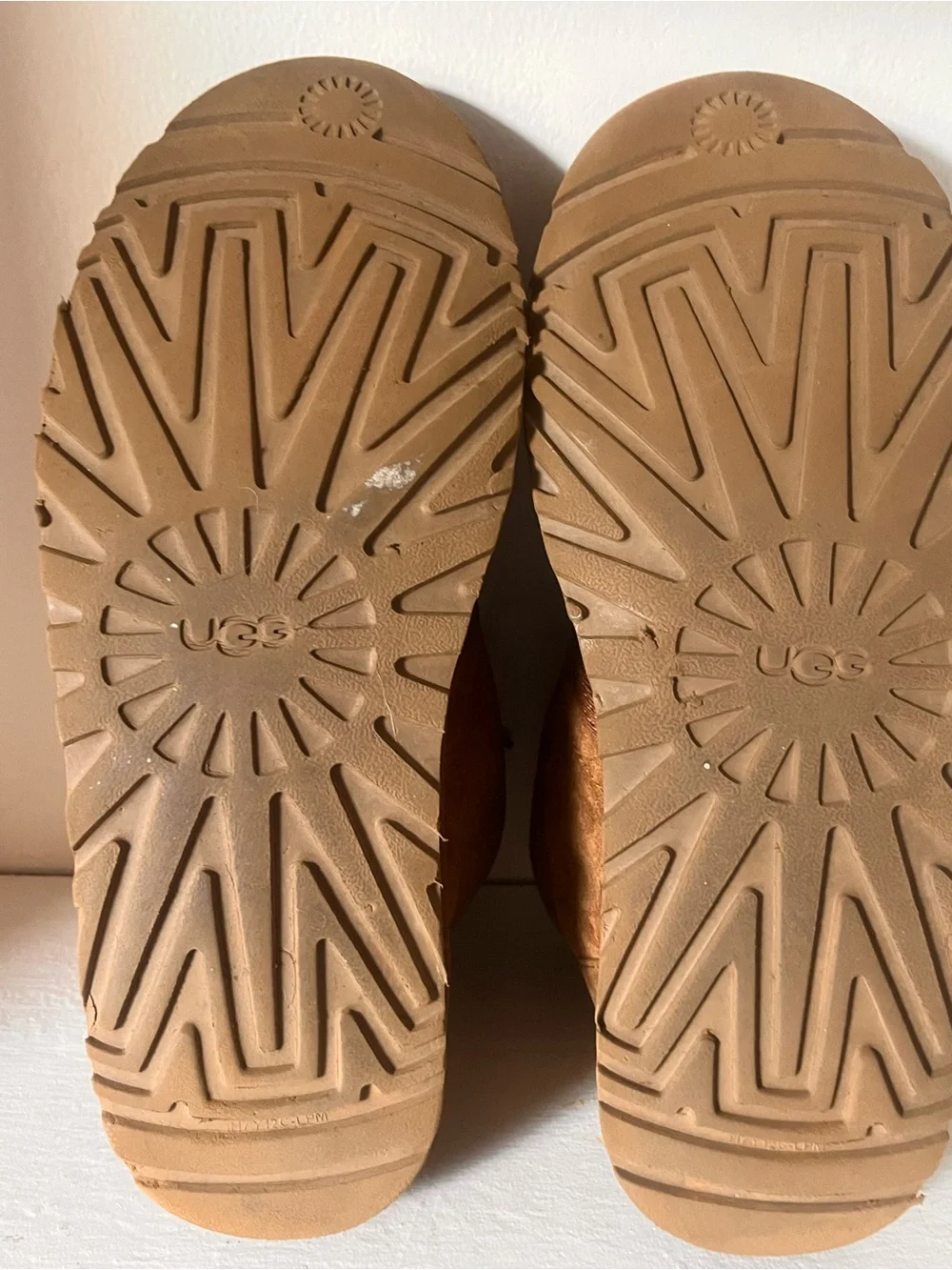 UGH Men's Suede Lace-Up Chukkas